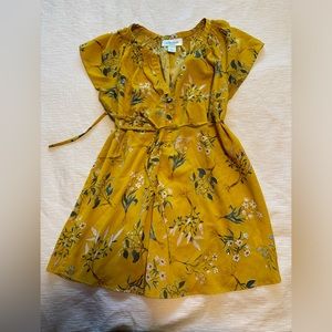 Motherhood maternity yellow floral blouse